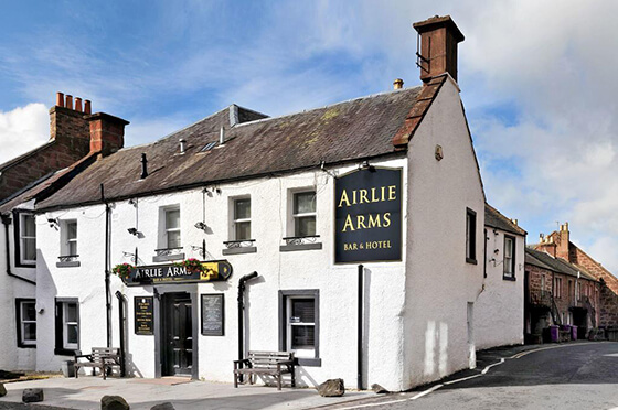 Airlie Arms Hotel