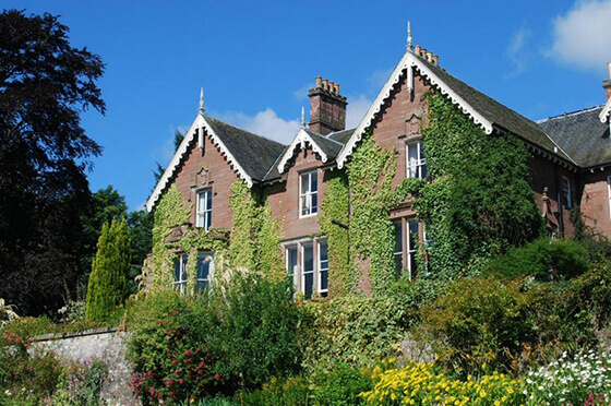 Lands of Loyal Hotel